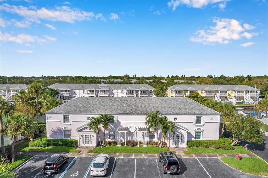 4827 COQUINA KEY DRIVE SE UNIT B ST PETERSBURG, FL 33705