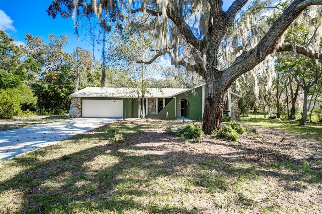 8166 PINEHURST DRIVE SPRING HILL, FL 34606