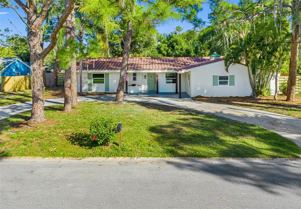 3341 FAIR OAKS PLACE SARASOTA, FL 34239