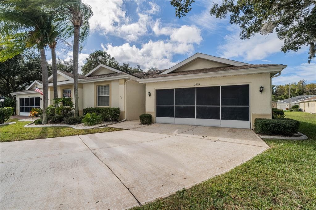 2209 MAYFIELD OAKS PLACE UNIT 64 SUN CITY CENTER, FL 33573