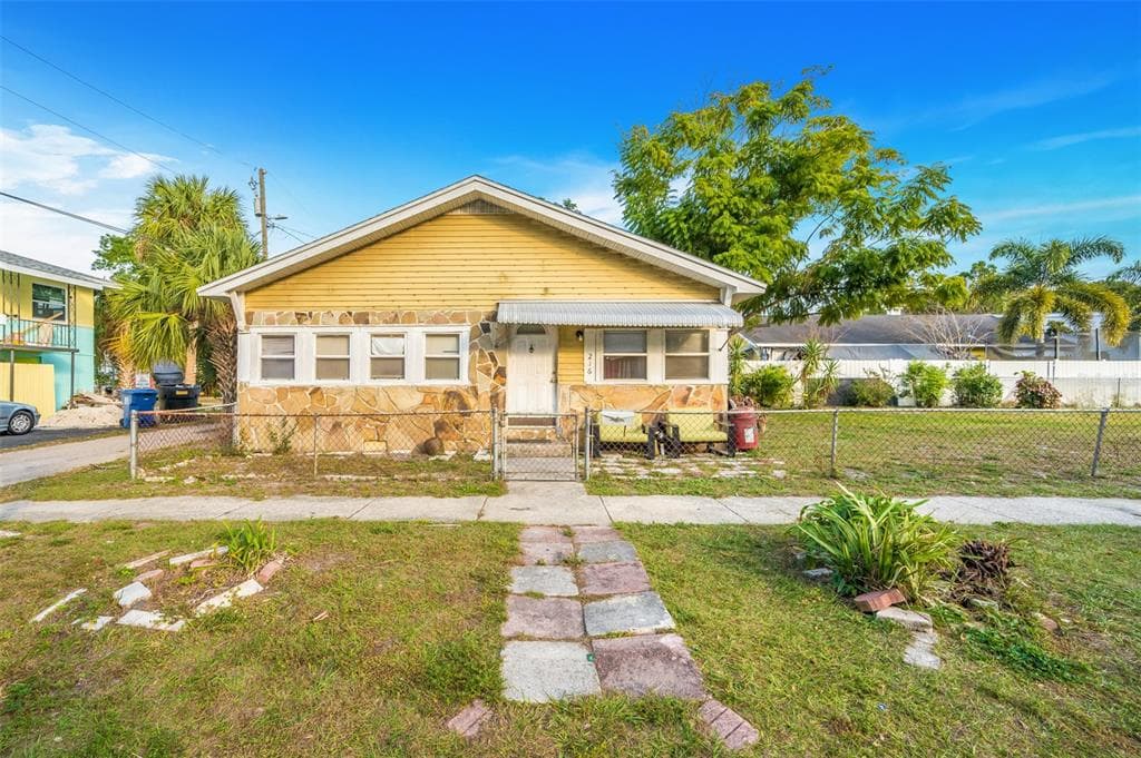 216 26TH STREET S ST PETERSBURG, FL 33712