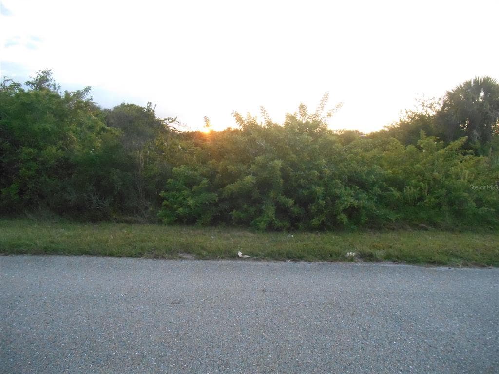 305 PAULCREST AVENUE UNIT 2 LEHIGH ACRES, FL 33974