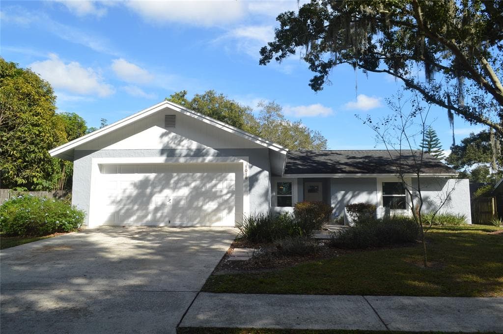 1018 REDBUD CIRCLE PLANT CITY, FL 33563