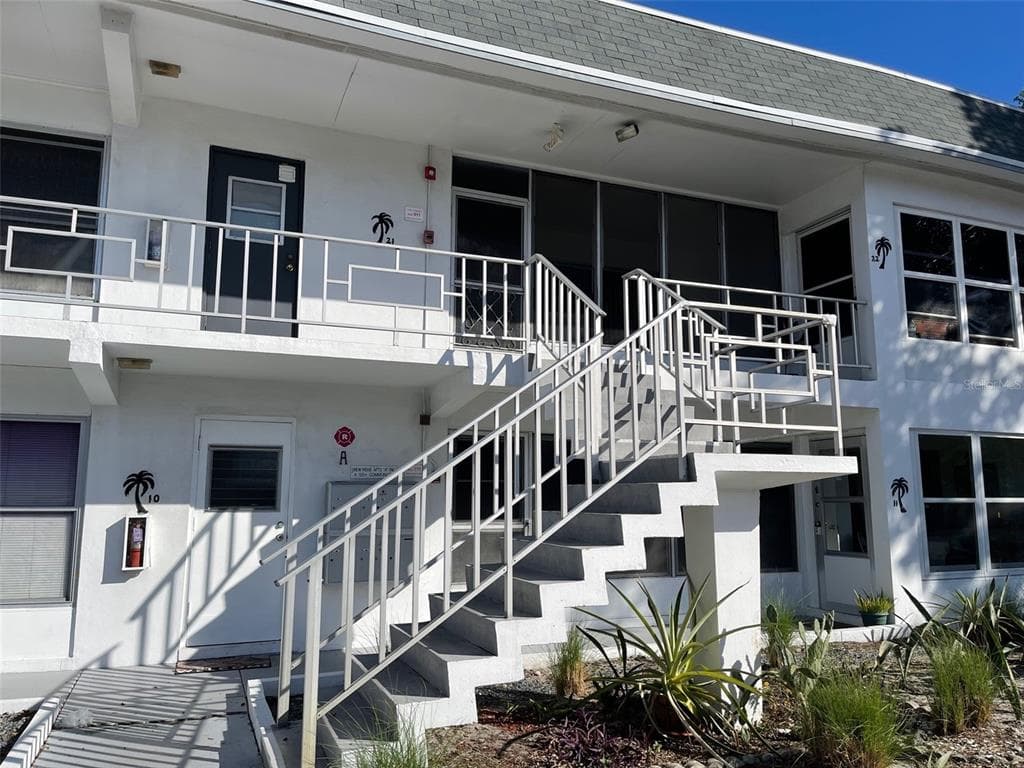1221 DREW (55+) STREET UNIT A21 CLEARWATER, FL 33755