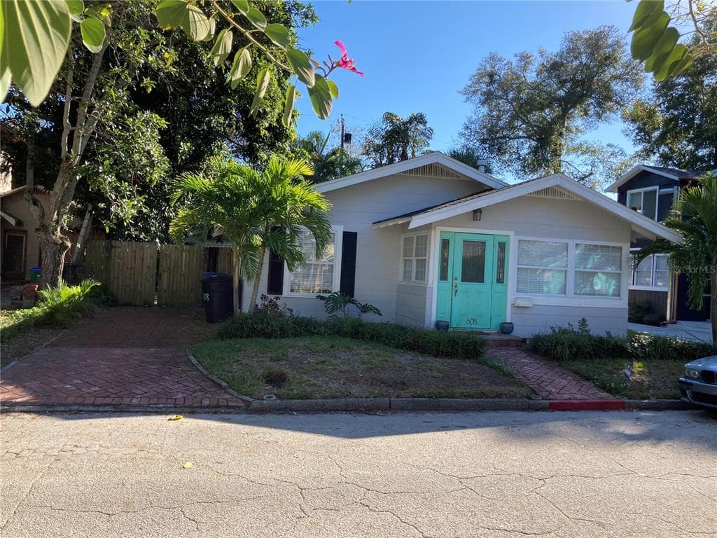 608 KIRKWOOD TERRACE N ST PETERSBURG, FL 33701