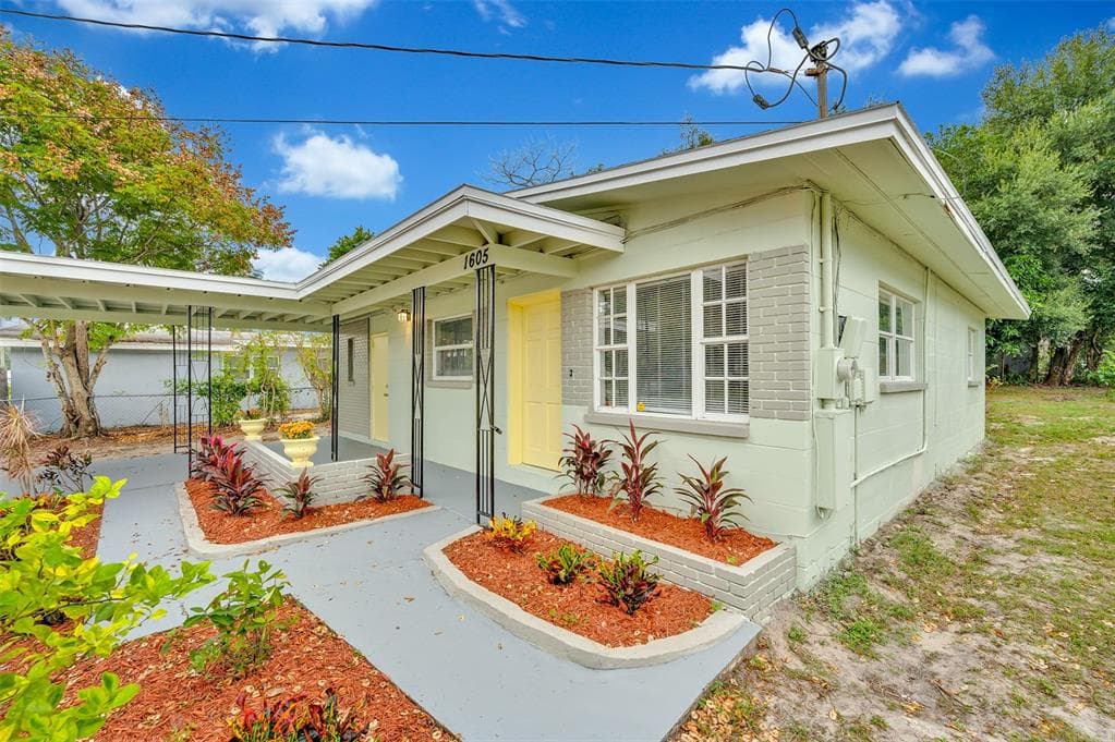 1605 E BOUGAINVILLEA AVENUE TAMPA, FL 33612