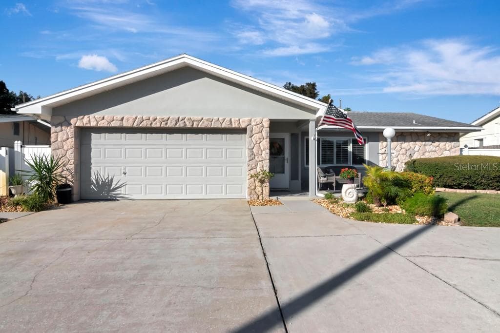 13927 84TH TERRACE SEMINOLE, FL 33776