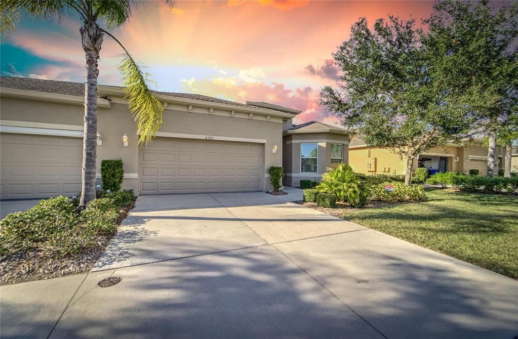 2325 NOTTINGHAM GREENS DRIVE SUN CITY CENTER, FL 33573
