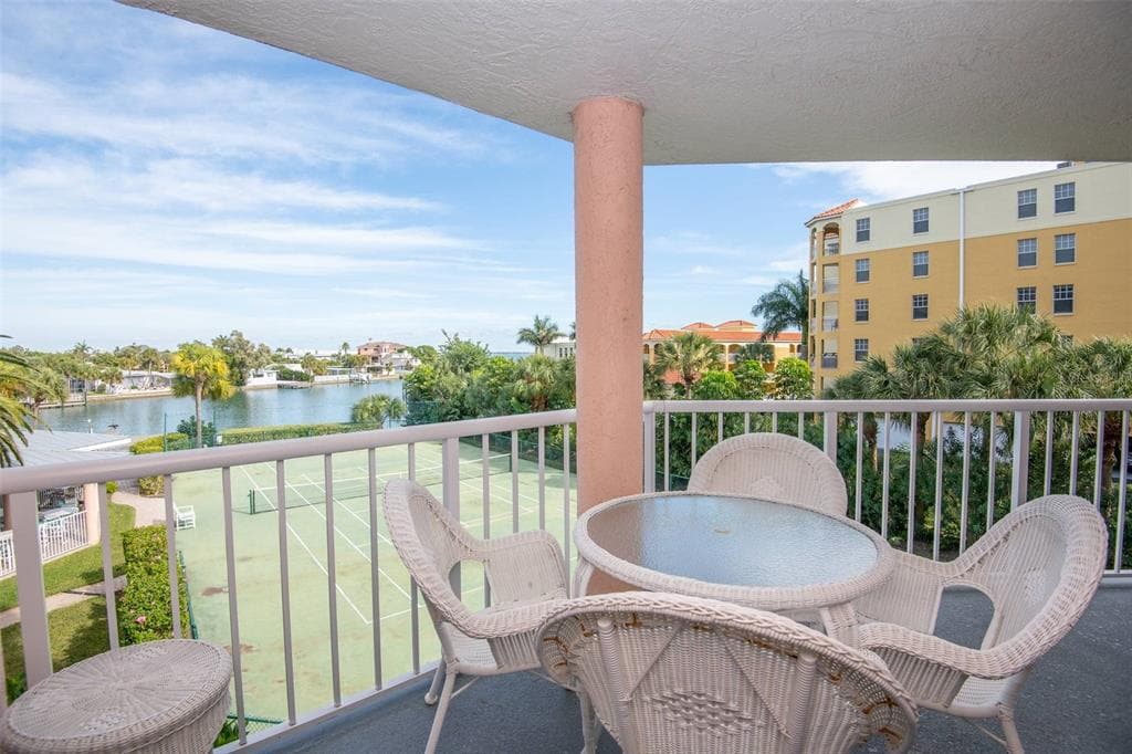 5445 GULF BOULEVARD UNIT 311 ST PETE BEACH, FL 33706