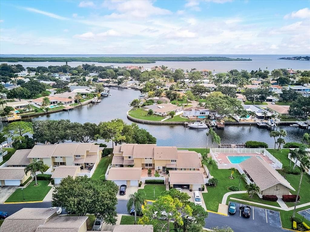6447 CAPE HATTERAS WAY NE UNIT 2 ST PETERSBURG, FL 33702