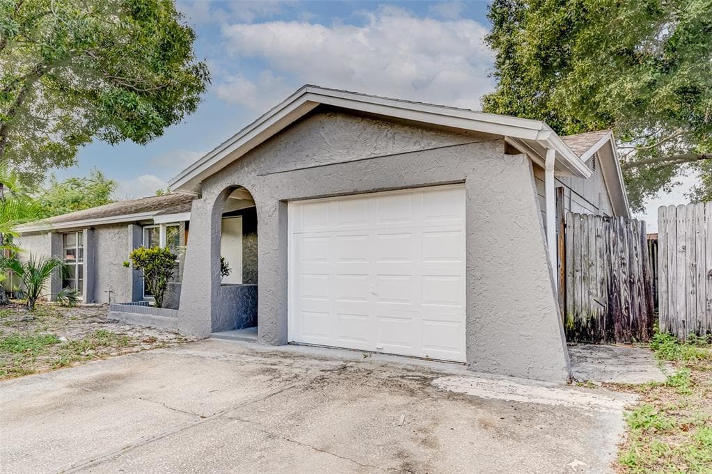 10116 PEPPERIDGE COURT TAMPA, FL 33615