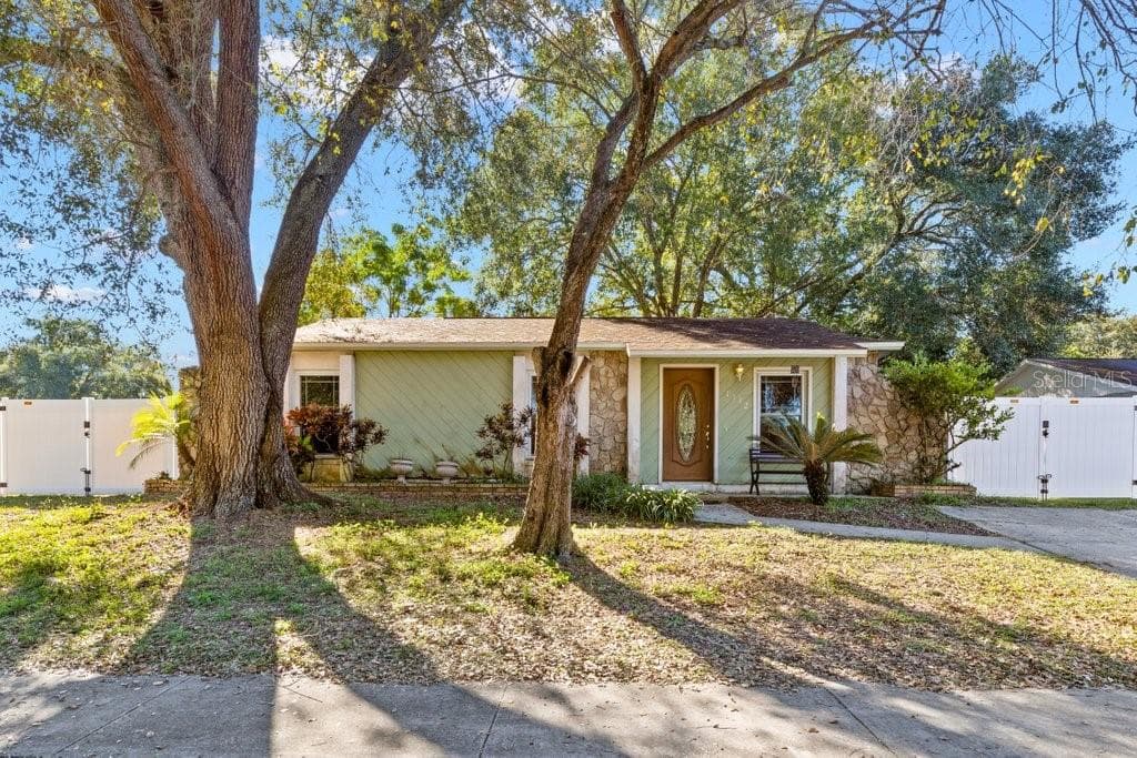 1112 TIBURON DRIVE SEFFNER, FL 33584