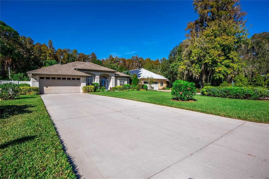 2337 DEKAN LANE LAND O LAKES, FL 34639