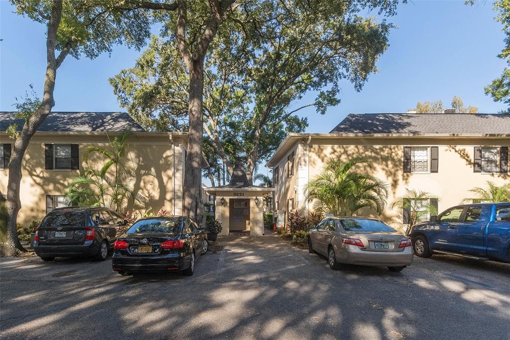 5221 BAYSHORE BOULEVARD UNIT 37 TAMPA, FL 33611