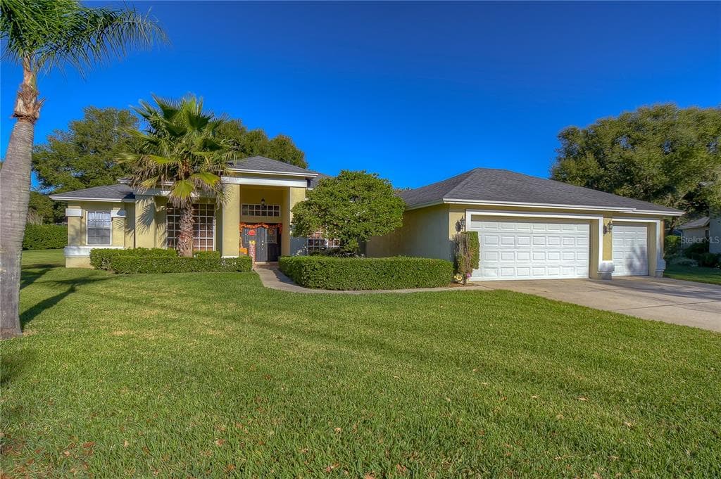 4901 BREYER WOOD COURT VALRICO, FL 33596
