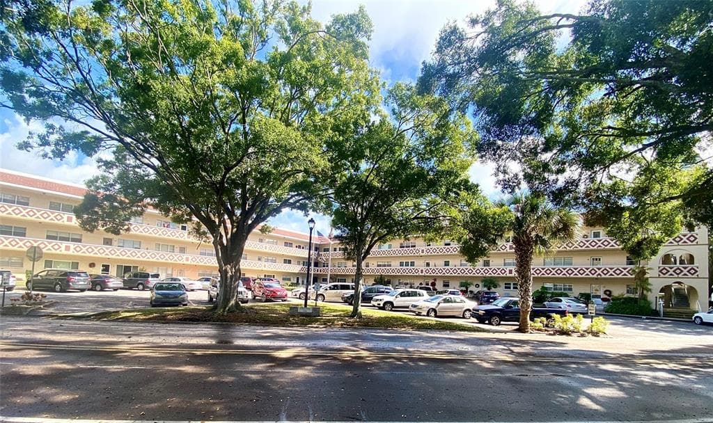 2383 NETHERLANDS DRIVE UNIT 33 CLEARWATER, FL 33763
