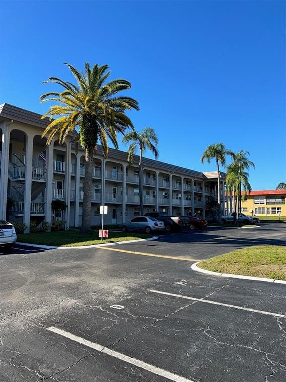 1303 S HERCULES AVENUE UNIT 8 CLEARWATER, FL 33764