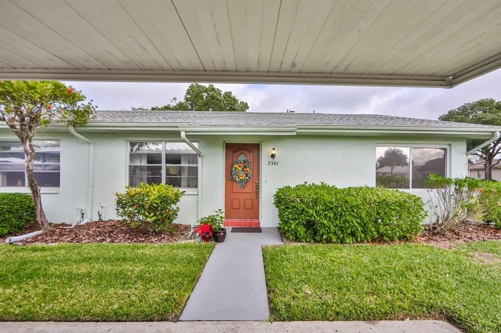 2301 GLENMORE CIRCLE UNIT 330 SUN CITY CENTER, FL 33573