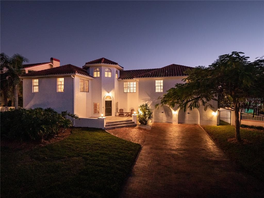 112 5TH STREET E TIERRA VERDE, FL 33715