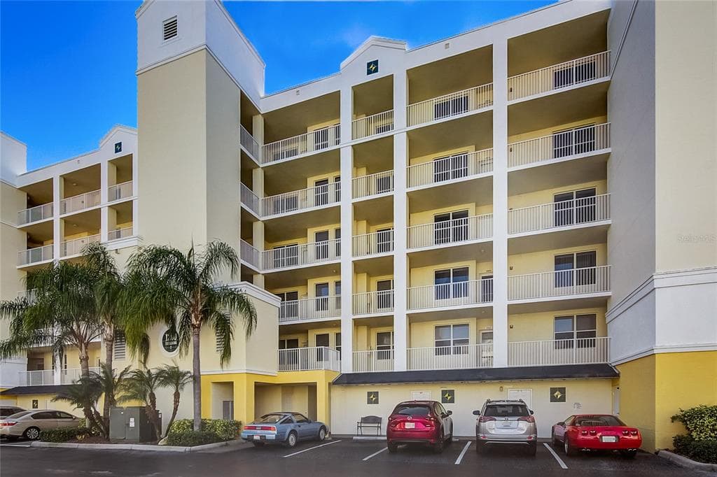 1200 COUNTRY CLUB DR. UNIT #2305 LARGO, FL 33771