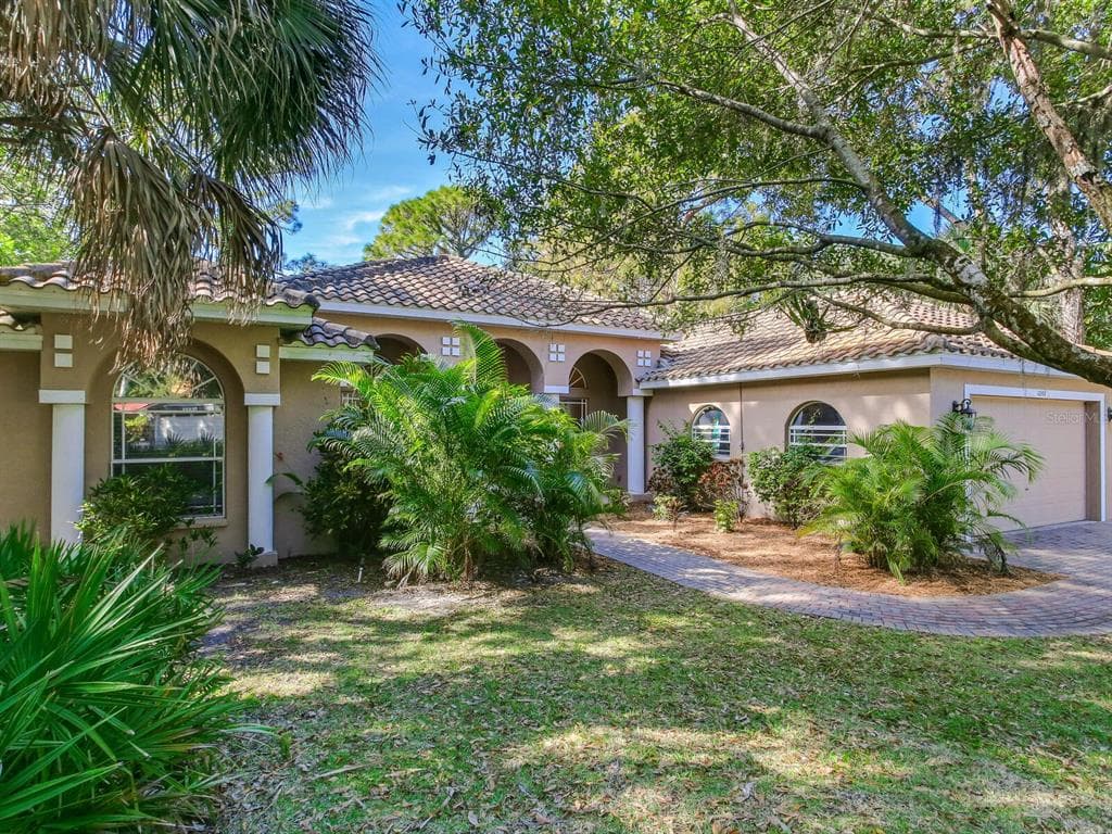 1249 FAIRWAY CIRCLE S ST PETERSBURG, FL 33705