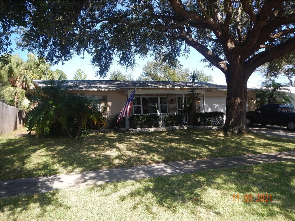 880 7TH AVENUE NE LARGO, FL 33770