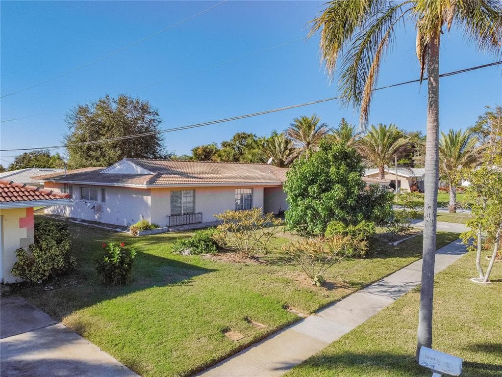 10486 MONARCH DRIVE LARGO, FL 33774