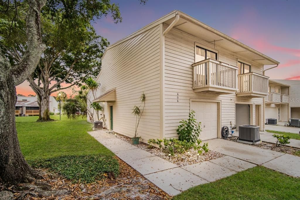 6438 93RD TERRACE N UNIT 606 PINELLAS PARK, FL 33782