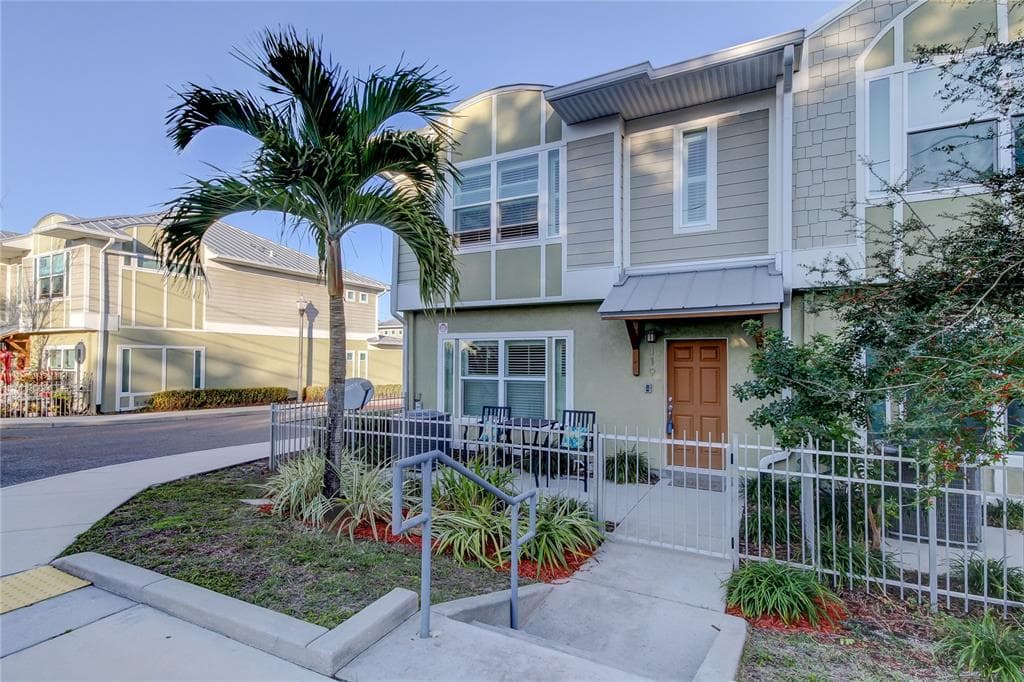 119 N BETTY LANE CLEARWATER, FL 33755