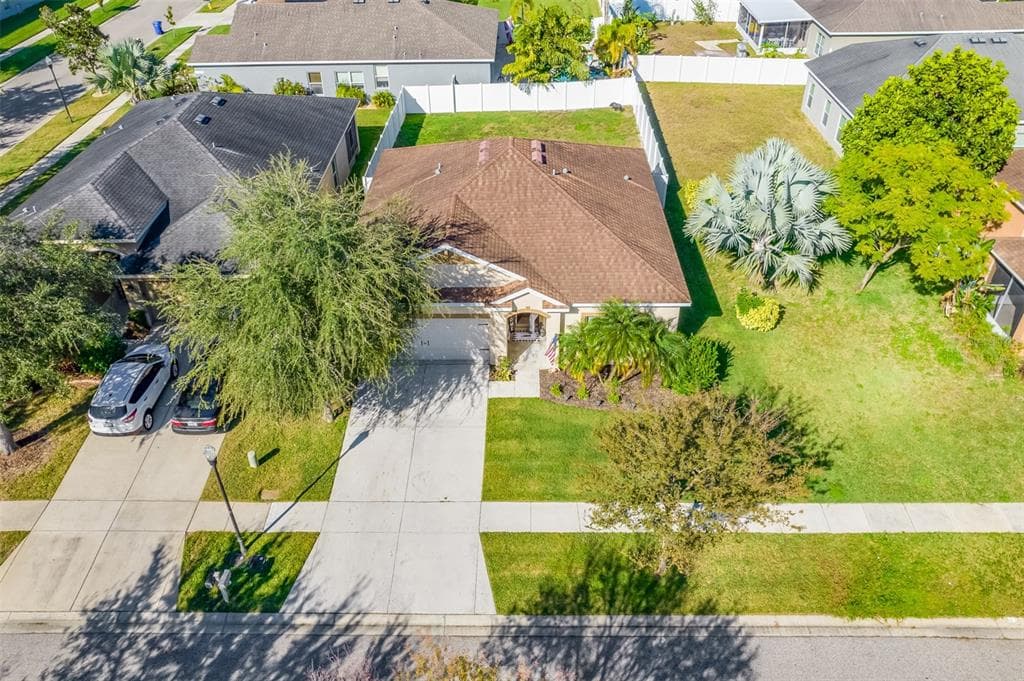 906 PARKER DEN DRIVE RUSKIN, FL 33570