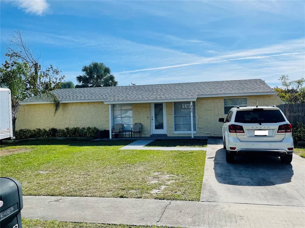 8234 GREENLEAF CIRCLE TAMPA, FL 33615