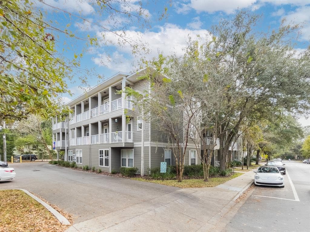 621 SW 10TH STREET UNIT 106 GAINESVILLE, FL 32601