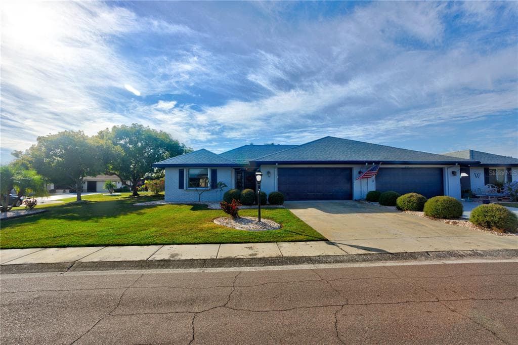 2118 MEADOWLARK LANE SUN CITY CENTER, FL 33573