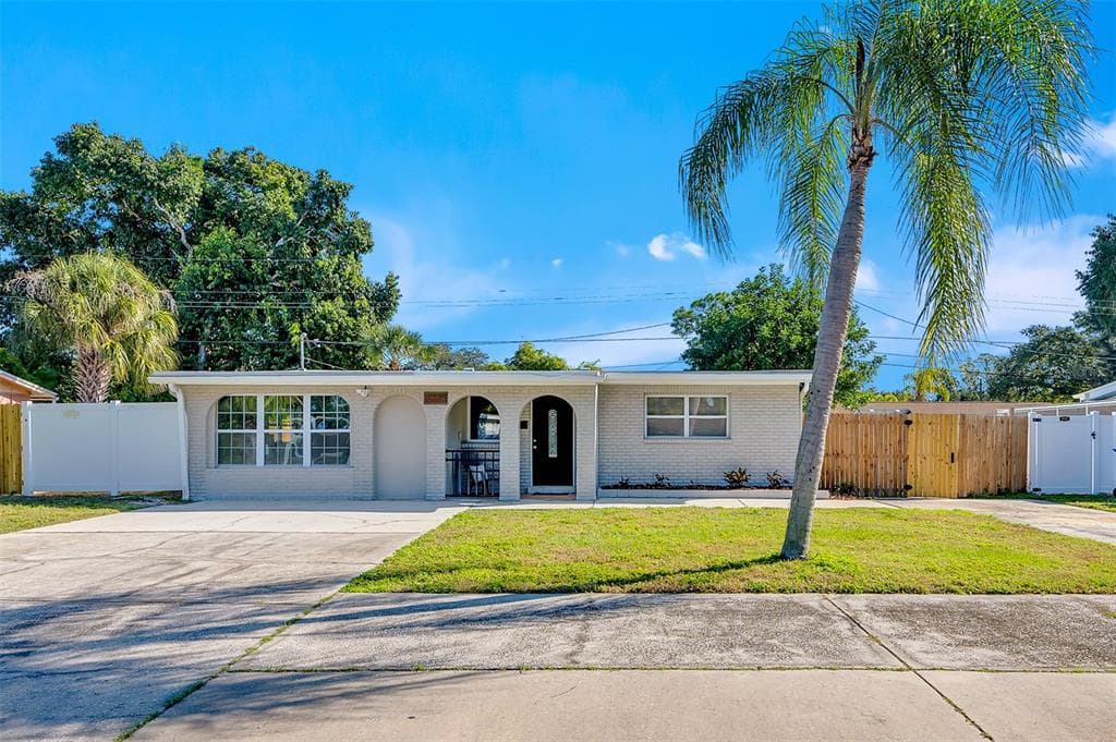 5535 BAY STREET NE ST PETERSBURG, FL 33703