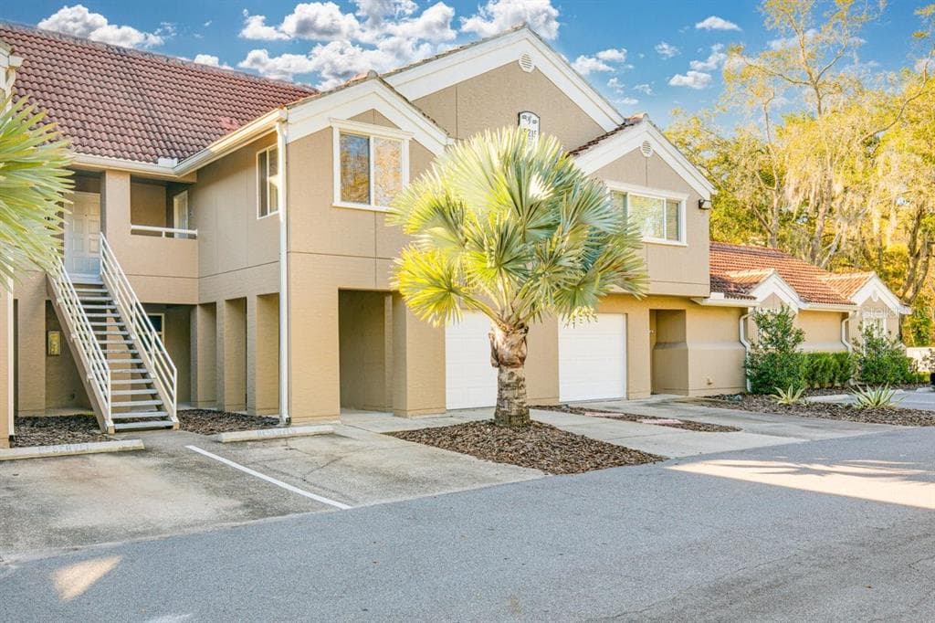 15215 AMBERLY DRIVE UNIT 907 TAMPA, FL 33647