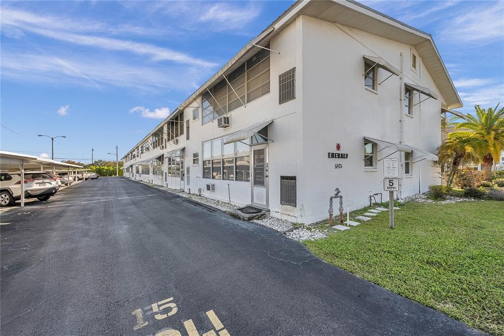 5875 18TH STREET N UNIT 2 ST PETERSBURG, FL 33714