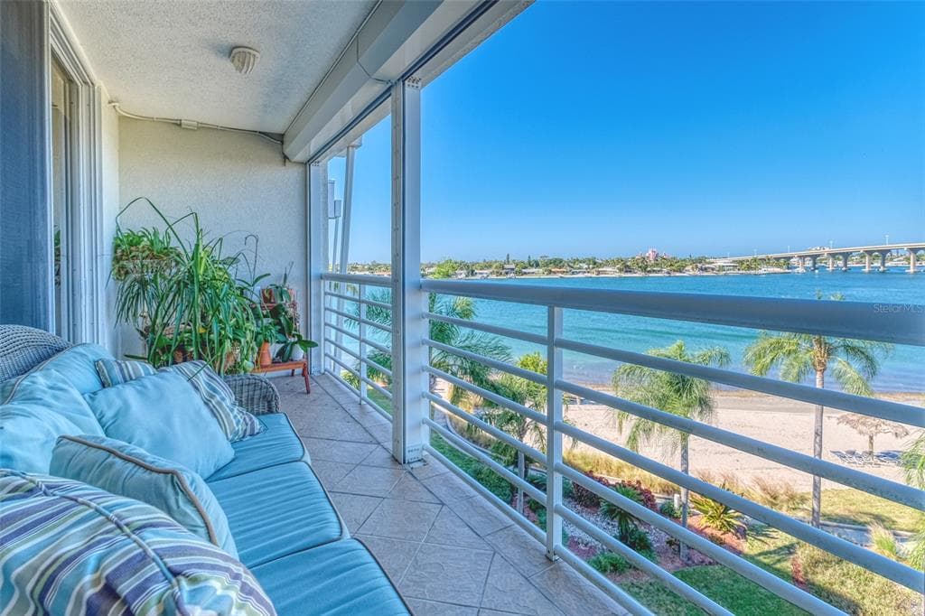 6081 BAHIA DEL MAR CIRCLE UNIT 555 ST PETERSBURG, FL 33715