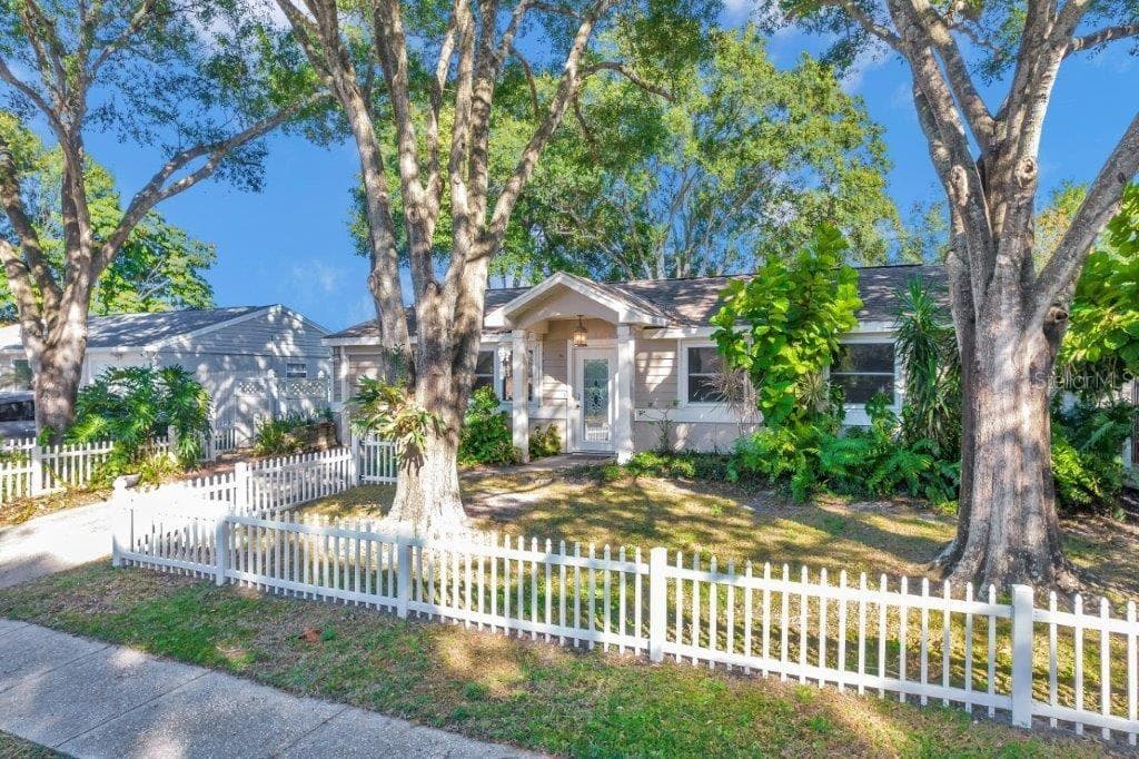 609 TIMBER BAY CIRCLE E OLDSMAR, FL 34677