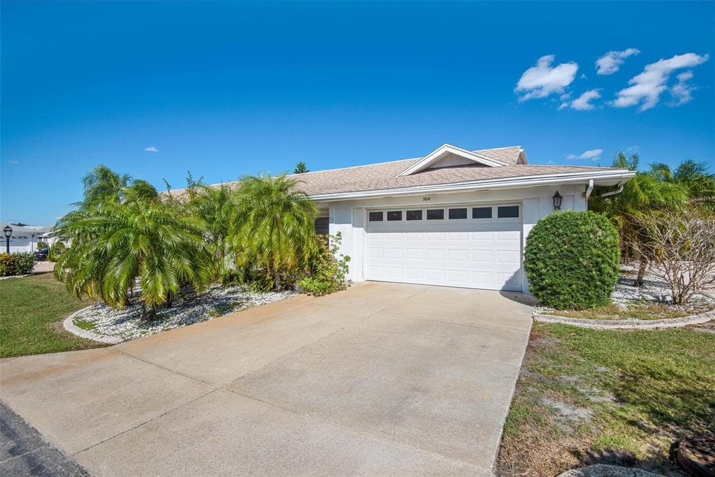 304 FAIRCROSS CIRCLE SUN CITY CENTER, FL 33573