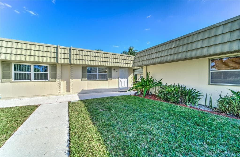 102 CAMBRIDGE TRAIL UNIT 239 SUN CITY CENTER, FL 33573