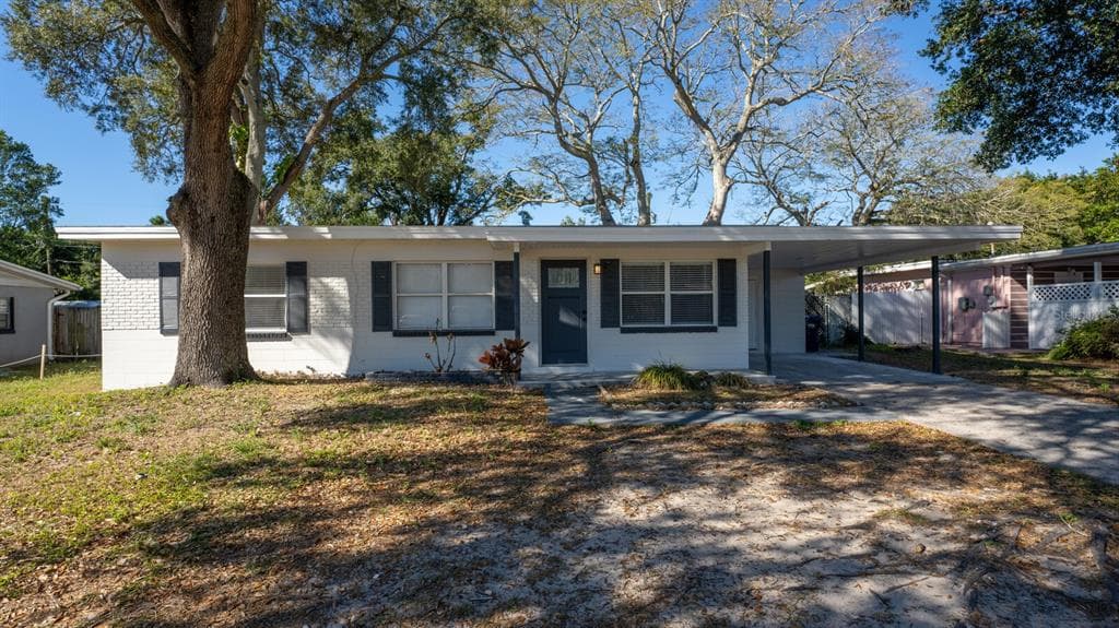 8708 N RENFREW PLACE TAMPA, FL 33604