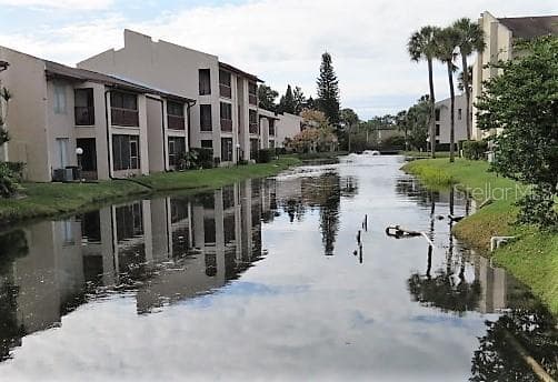 8605 CHAMPLAIN COURT UNIT 82 TAMPA, FL 33614