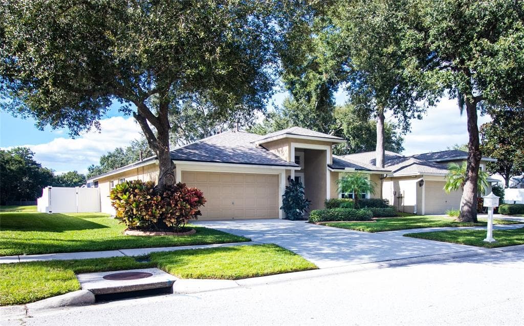 4513 PRESTON WOODS DRIVE VALRICO, FL 33596