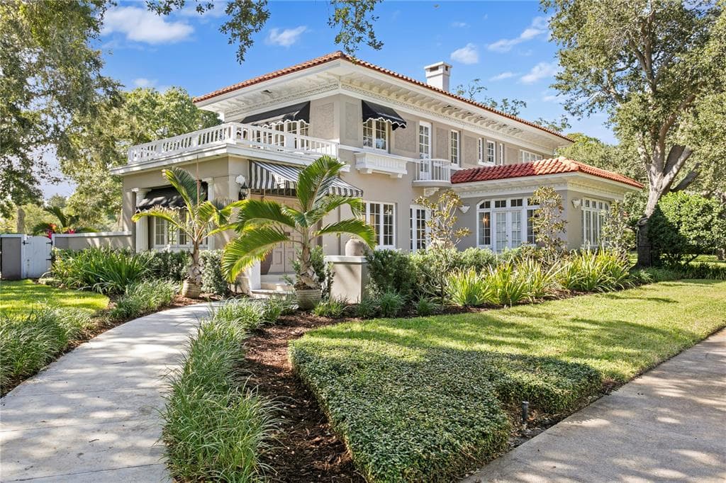 1730 BEACH DRIVE NE ST PETERSBURG, FL 33704