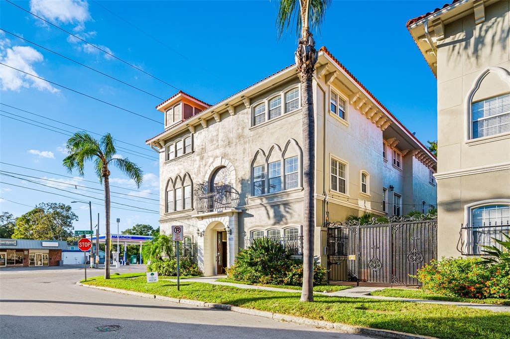 3017 W BAY VIEW AVENUE UNIT A TAMPA, FL 33611