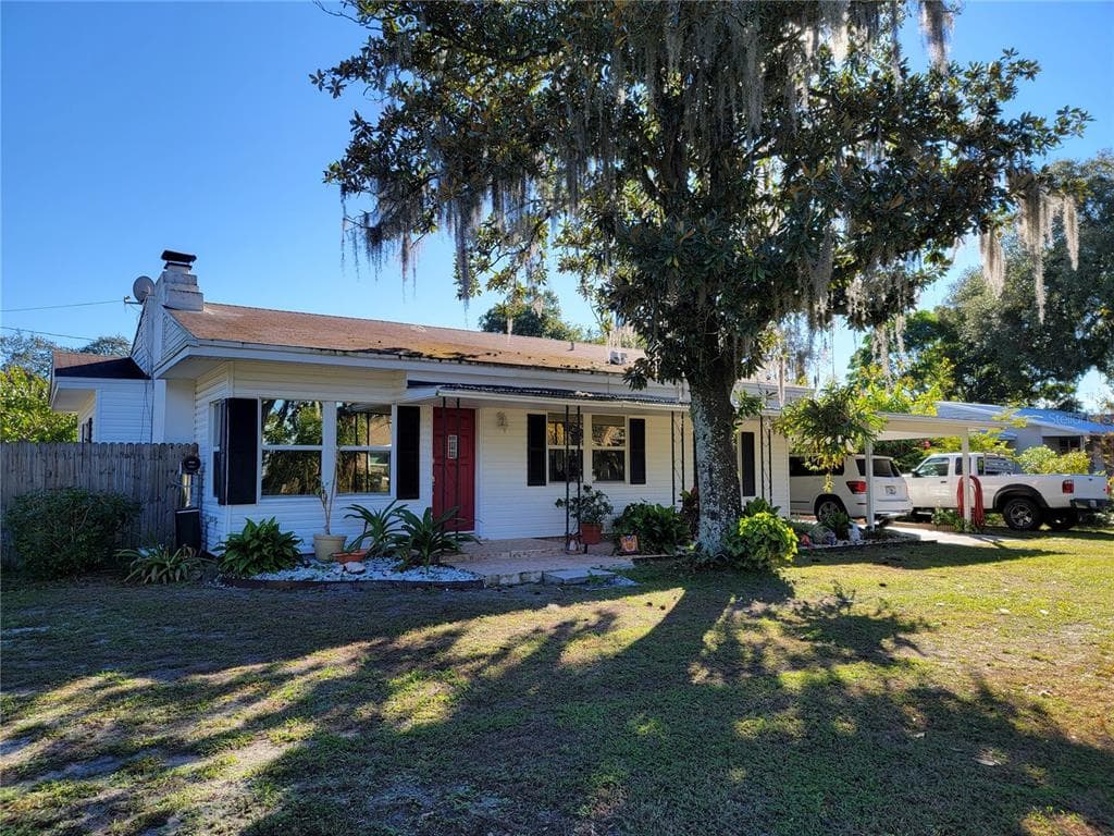 745 FAIRWAY AVENUE LAKELAND, FL 33801