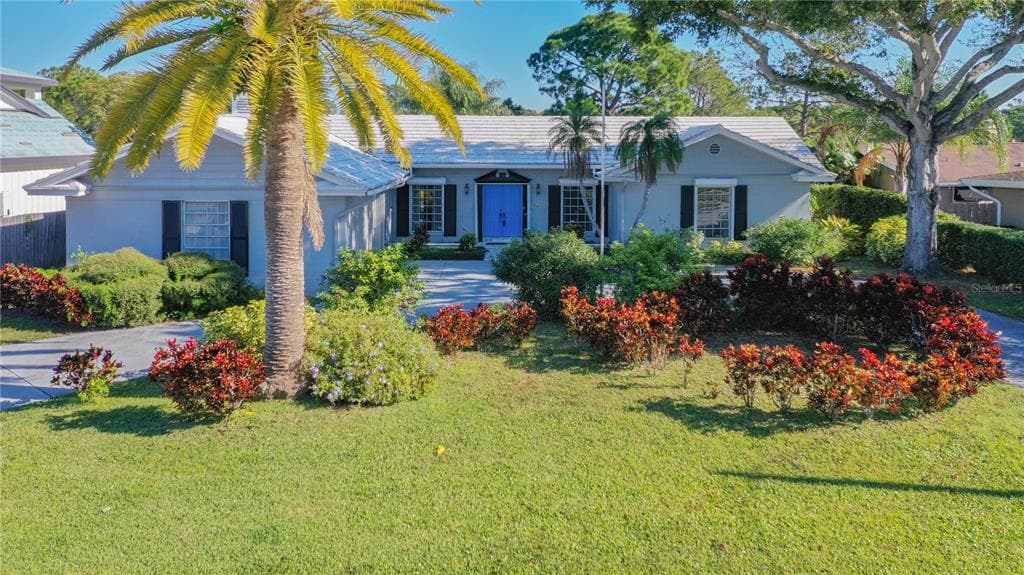 648 POINSETTIA ROAD BELLEAIR, FL 33756