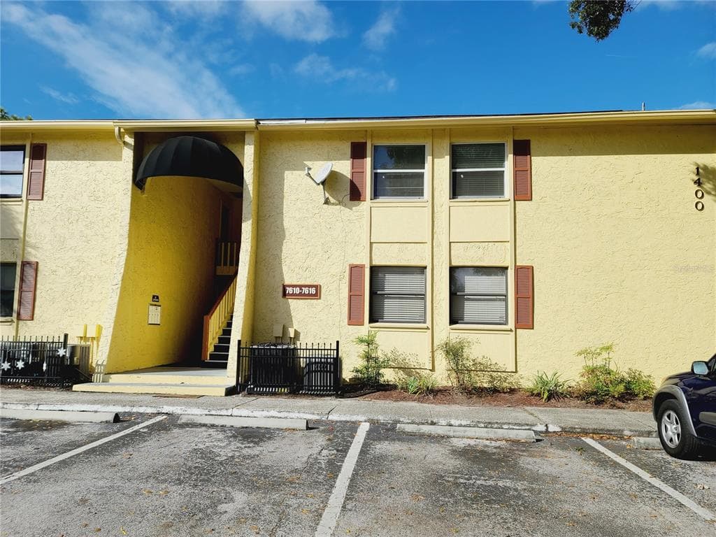 7614 CAMARINA CALLE TAMPA, FL 33615