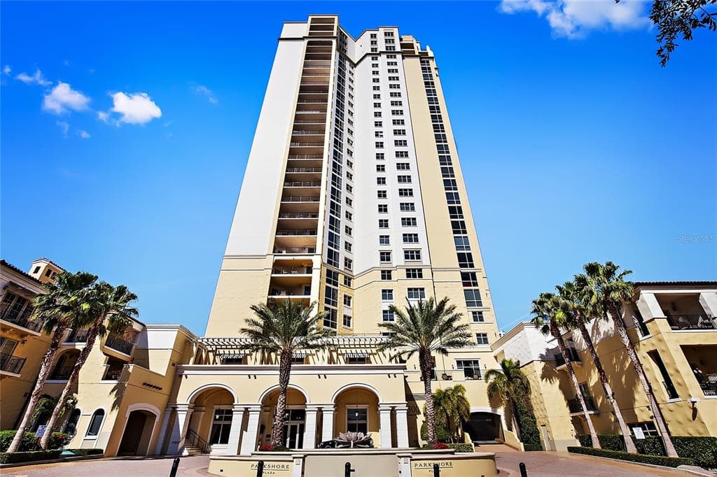 300 BEACH DRIVE NE UNIT 303