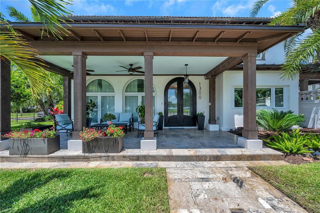 1300 N SHORE DRIVE NE ST PETERSBURG, FL 33701
